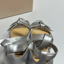 Load image into Gallery viewer, $500 Alexandre Birman 40 (US 10) Lilita Wedge