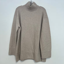 Load image into Gallery viewer, $595 Vince Large 100% Cashmere Sweater
