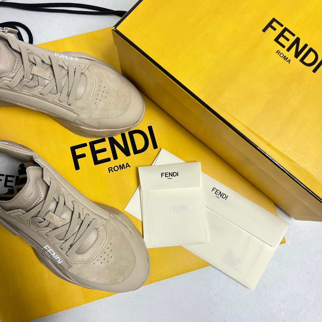 $995 Fendi Flow IT 40 Sneakers